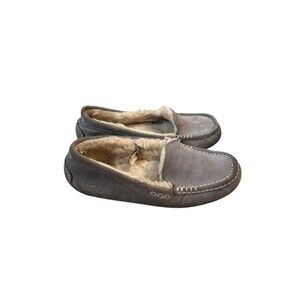 UGG Ansley Size 9 Moccasin Sheepskin Suede Slippers Light Grey